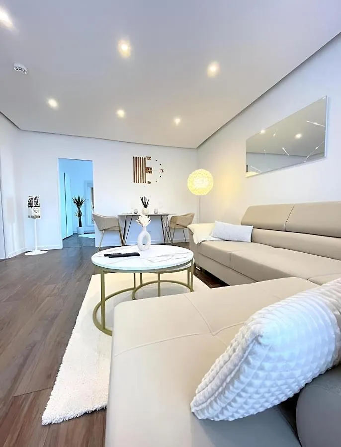 Regency Apartments - Stylische Zentrale 50M2 Wohnung Mit Balkon, Wasserblick Und Netflix location